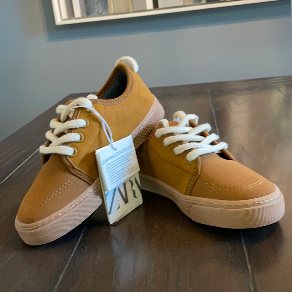 Great sneaker for the fall!